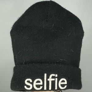 🔥💙 Black “Selfie” Beanie